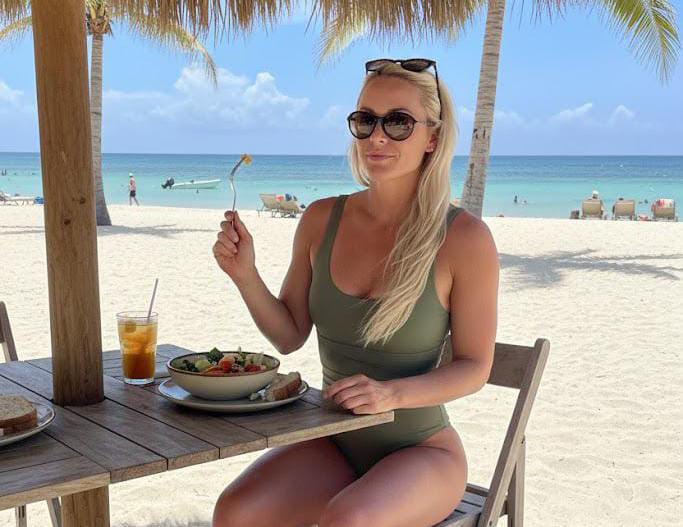 Lindsey Vonn Enjoys a Relaxing Beachside Lunch under a thatched cabana Shade in Olive-green bikini